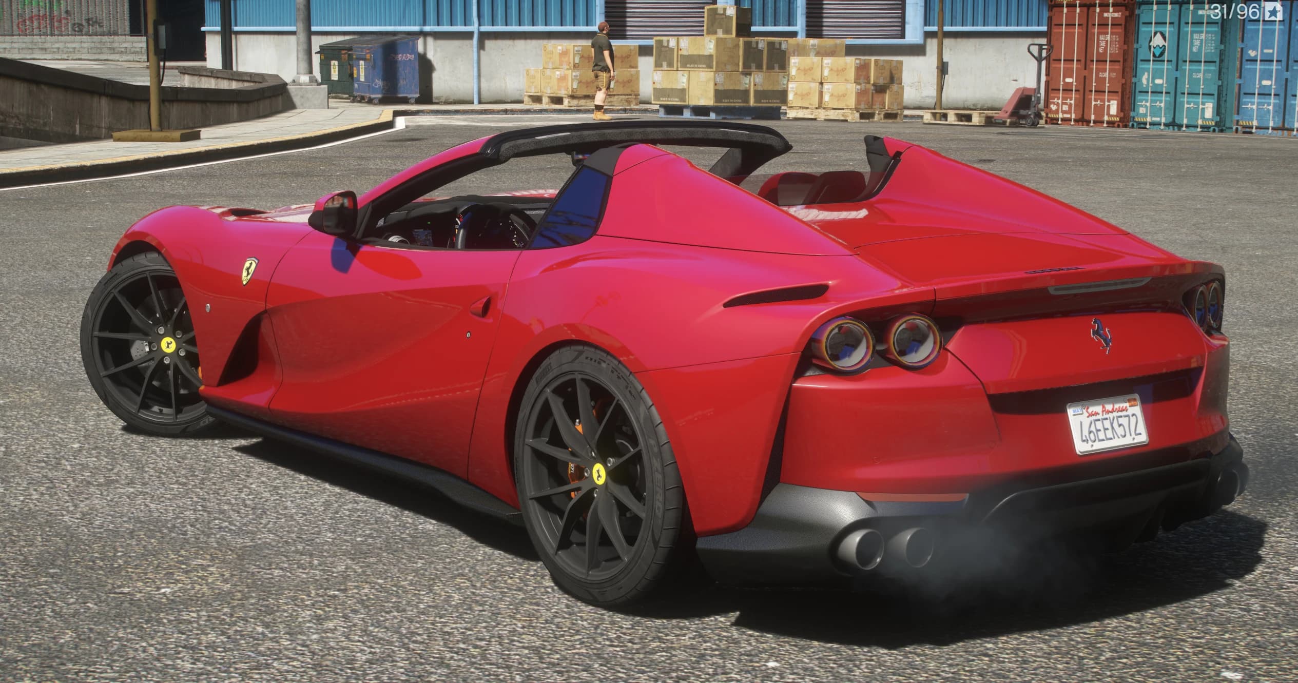 Vista trasera en tres cuartos del 812 GTS descapotado con los pilotos redondos dobles, los contrafuertes tras los asientos y neumáticos Pirelli