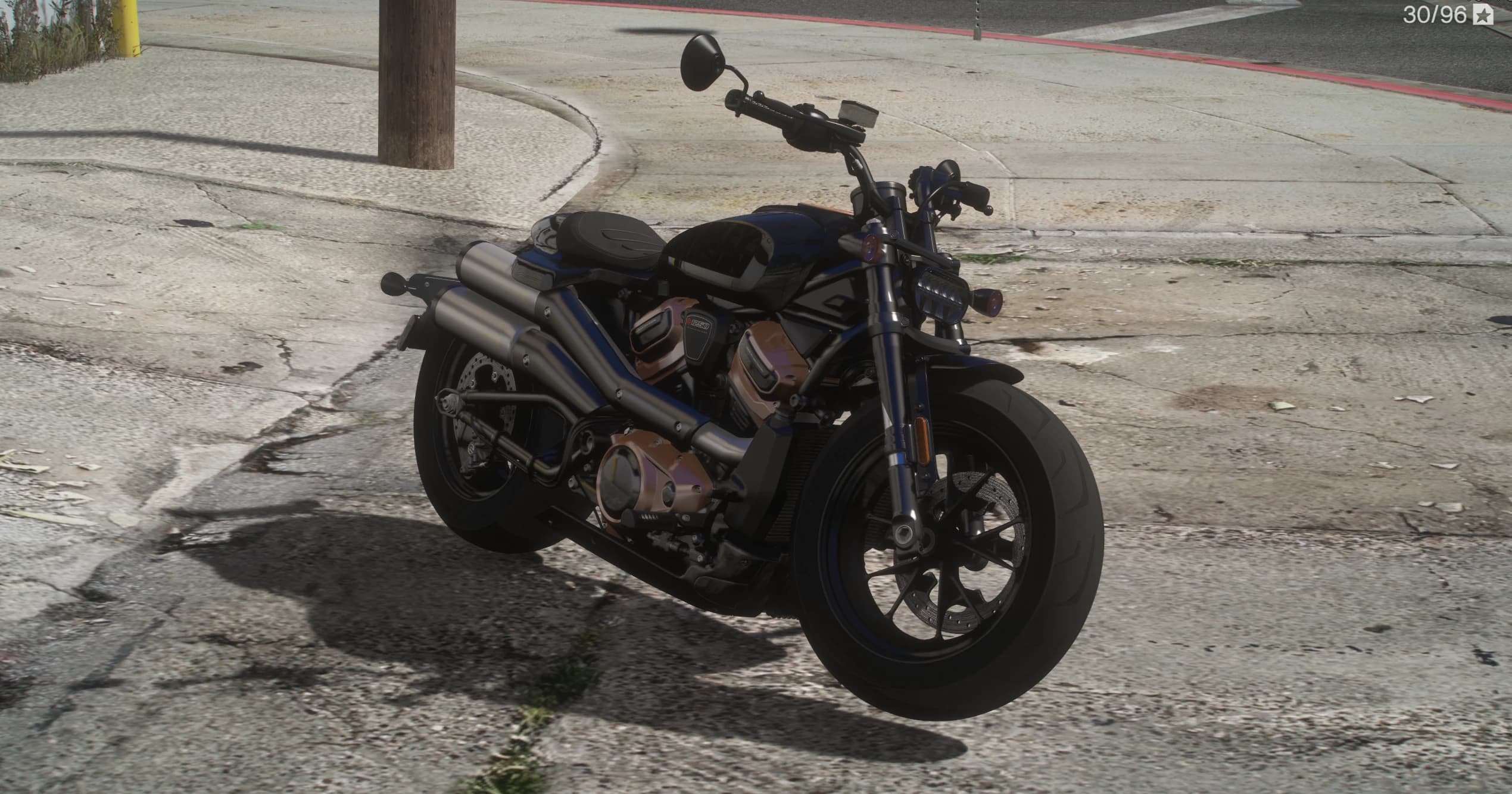 Tres cuartos frontal de la Harley-Davidson Sportster S 2022 negra en una esquina de asfalto agrietado, con las tapas de motor Revolution Max en bronce, los escapes gemelos apilados, la horquilla invertida y el faro redondo único