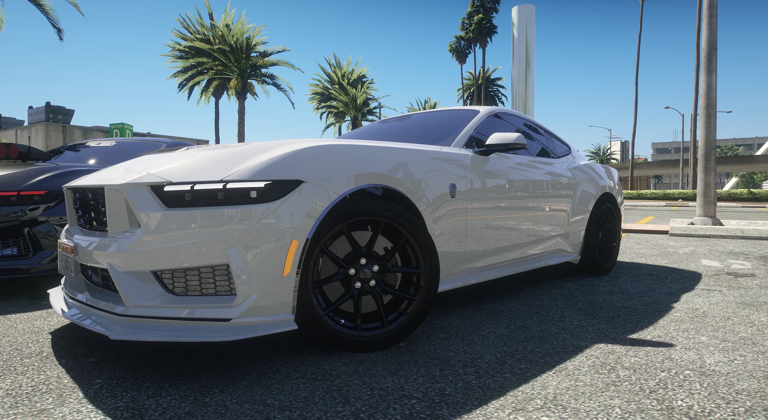 Mustang 2025 blanco en versión stock con los faros LED de tres barras y llantas negras